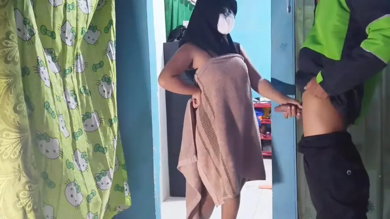 Kepergok Ojol Pengantar Makanan Ketika Aku Sedang Masturbasi... poster