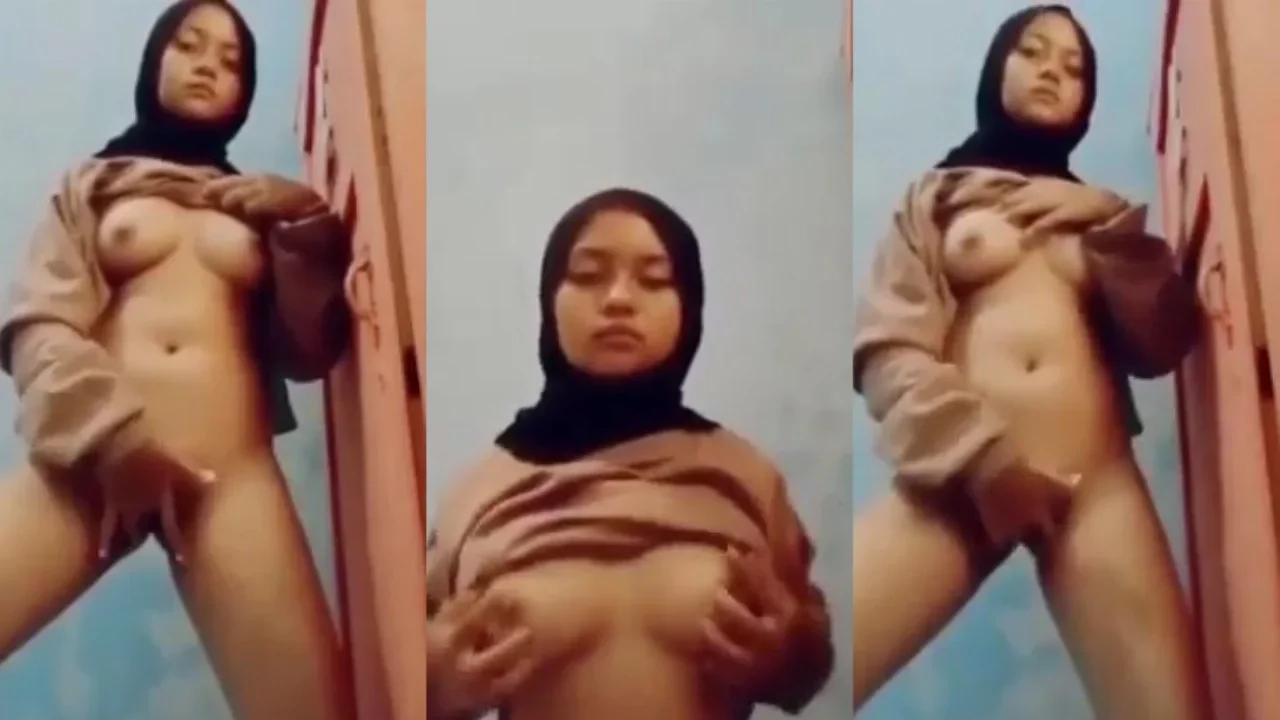 Bokep Muslimah Hijab Masih ABG Toket Bulat Colmek Merem Mele... poster